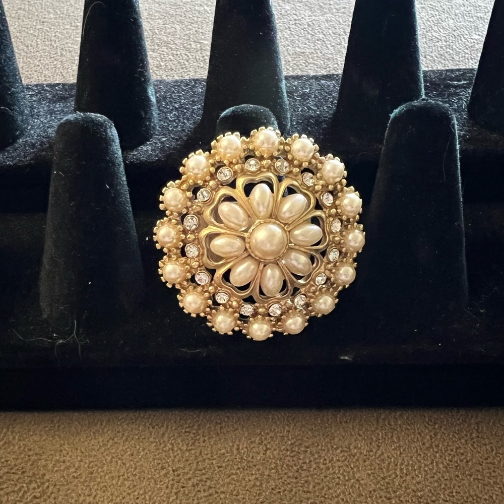 Pearl & Rhinestone Round Stretch Ring - Picture 3 of 5